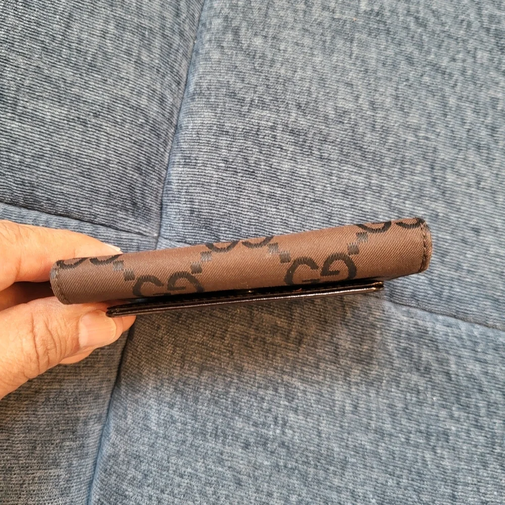 Gucci GG Canvas and Leather Key Holder.. Pristine!!!